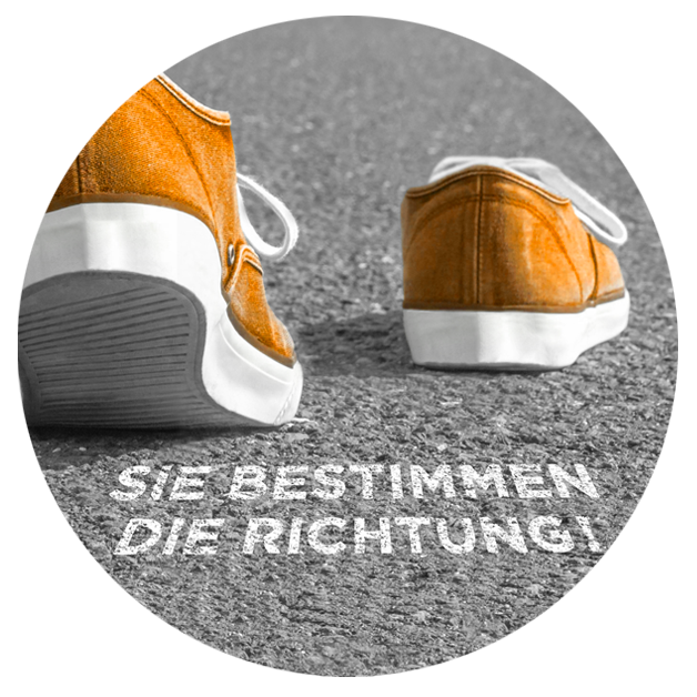 Foto mit zwei Schuhen und dem Text "Sie bestimmen die Richtung"